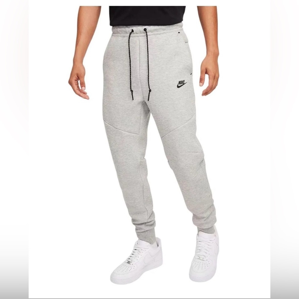 Nike Men's Light Gray sportswear tech Joggers
